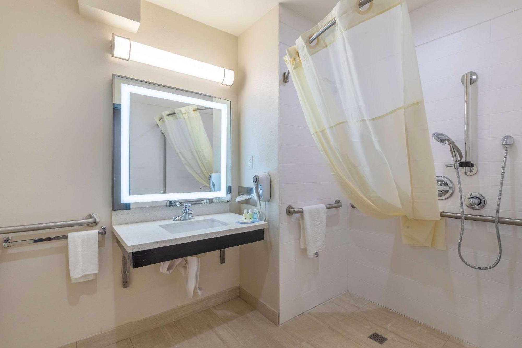 Hotel Quality I-10 2*